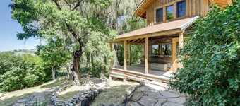 Historic Nature Lovers Cabin on Farm in Paonia!