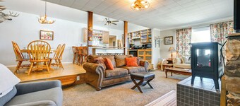 8 Mi to Hiking: Home w/ Patio in Dtwn Pioche