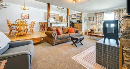 8 Mi to Hiking: Home w/ Patio in Dtwn Pioche