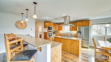 House (5 Bedrooms) | Interior