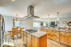 House (5 Bedrooms) | Interior