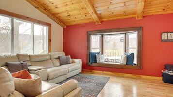 House (6 Bedrooms) | Interior