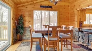 House (6 Bedrooms) | Interior