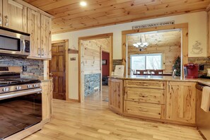 House (6 Bedrooms) | Interior - The Toasted Marshmallow Ski & Lake Game Barn (Canandaigua)