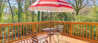 6 Mi to Stone Mtn Park: The Forrest Home w/ Deck