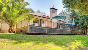 Interior - Luxe Vineyard Villa w/ Views & Fire Pit in Loomis! (Loomis)