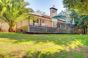 Interior - Luxe Vineyard Villa w/ Views & Fire Pit in Loomis! (Loomis)