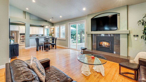 Fireplace, table tennis - Luxe Vineyard Villa w/ Views & Fire Pit in Loomis! (Loomis)