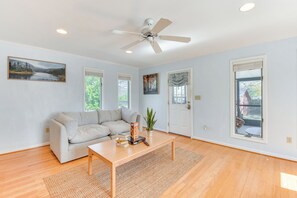 Interior - 4 Mi to Lake Hartwell: Welcoming Family Home (Hartwell)