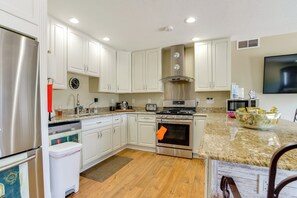 Apartment (2 Bedrooms) | Interior - 10-acre Plot: Peaceful Getaway in Webster! (Webster)