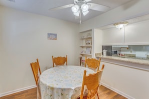Apartment (2 Bedrooms) | Interior - Walk to Myrtle Beach: Townhome w/ Pool Access (Myrtle Beach)