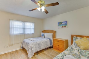 Apartment (2 Bedrooms) | Interior - Walk to Myrtle Beach: Townhome w/ Pool Access (Myrtle Beach)