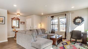 House (3 Bedrooms) | Interior