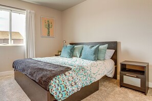 House (3 Bedrooms) | Interior - Beautiful Home w/ Bonus Room & Prime Location! (Brighton)