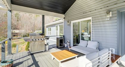 7 Mi to Dtwn Asheville: Apt w/ Sauna Access!