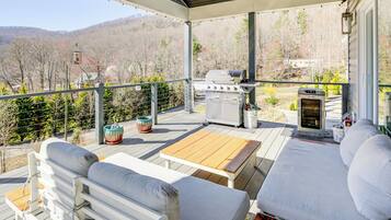 Apartment (3 Bedrooms) | Front of property