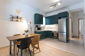 Appartement, 2 chambres, cuisine, vue ville | Salle à manger
