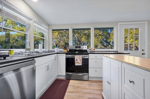 Cardinal Oaks on the Creek I waterfront, families