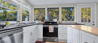 Cardinal Oaks on the Creek I waterfront, families