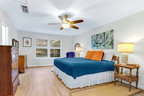 4 chambres, fer et planche à repasser, Wi-Fi, draps fournis