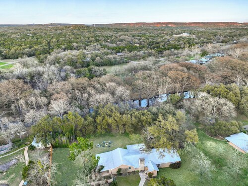 Cardinal Oaks on the Creek I waterfront, families
