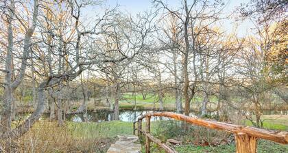 Cardinal Oaks on the Creek I waterfront, families
