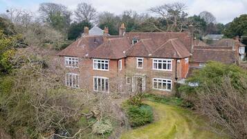 House | 5 bedrooms, Internet