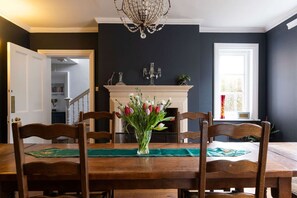House | 5 bedrooms, Internet