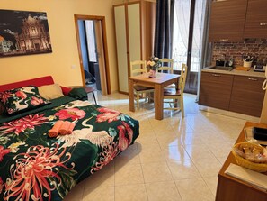 2 slaapkamers, een strijkplank/strijkijzer, wifi, beddengoed