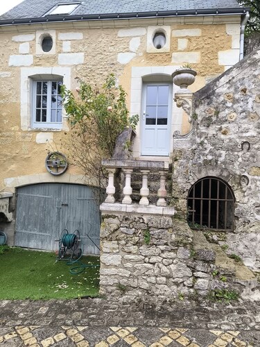 Suite with adjoining room facing clos Lucé 