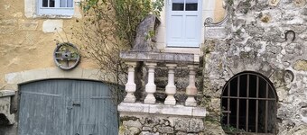 Suite with adjoining room facing clos Lucé 