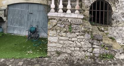 Suite with adjoining room facing clos Lucé