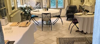 Suite with adjoining room facing clos Lucé 