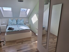 2 bedrooms, iron/ironing board, WiFi, bed sheets