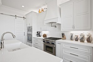 Fridge, microwave, dishwasher, coffee/tea maker