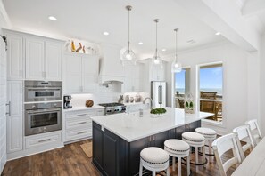 雪櫃、微波爐、洗碗機、咖啡機/沖茶器