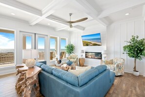 TV, fireplace