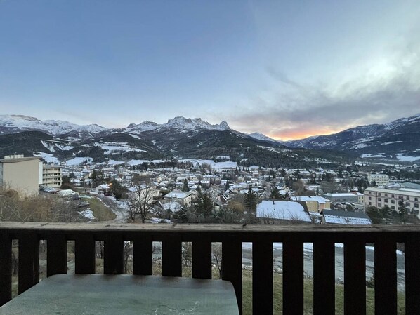 Property grounds - Charming T2 in Barcelonnette with balcony and parking (Unknown)