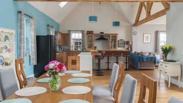 Cottage | Dining