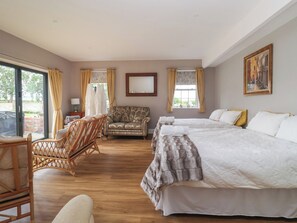 Cottage | 6 bedrooms, individually decorated, individually furnished, free WiFi