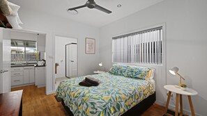 3 habitaciones, tabla de planchar con plancha, wifi y ropa de cama 