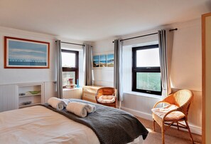 2 chambres, fer et planche à repasser, Wi-Fi gratuit, draps fournis