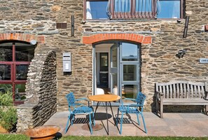 Outdoor dining - Little Granary (Salcombe)