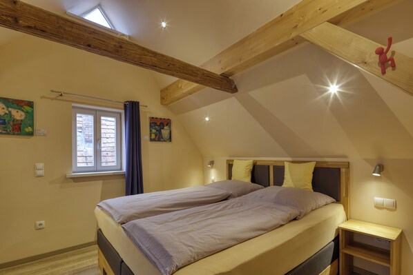 1 habitación, tabla de planchar con plancha, wifi y ropa de cama 