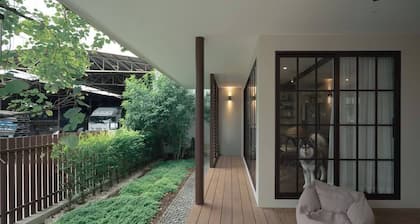 Spacious & Pet-Friendly Home – 10 Minutes to Disney, TVs in Every Bedroom!