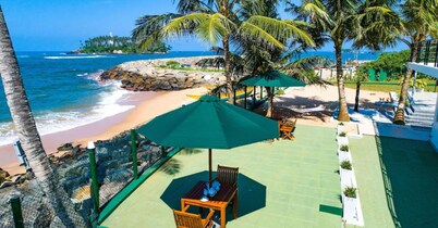 Manara Beach Resort 