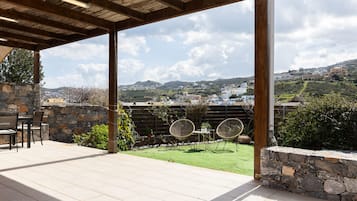 Villa, 2 chambres, vue jardin | Terrasse/Patio