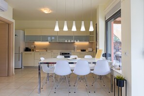 Villa, 2 Bedrooms, Garden View | Private kitchen