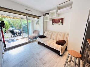 TV - Cozy studio near the beach with private parking (Unknown)