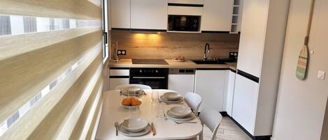 Fridge, microwave, oven, stovetop